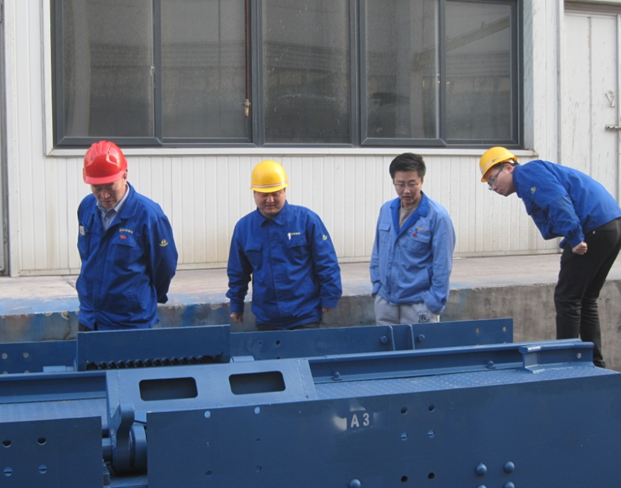 熱烈祝賀煤專公司“出口越南罐籠”、“沙爾夫軌道”兩大國際項目按期交付，“兩提一?！被顒訄A滿結(jié)束
